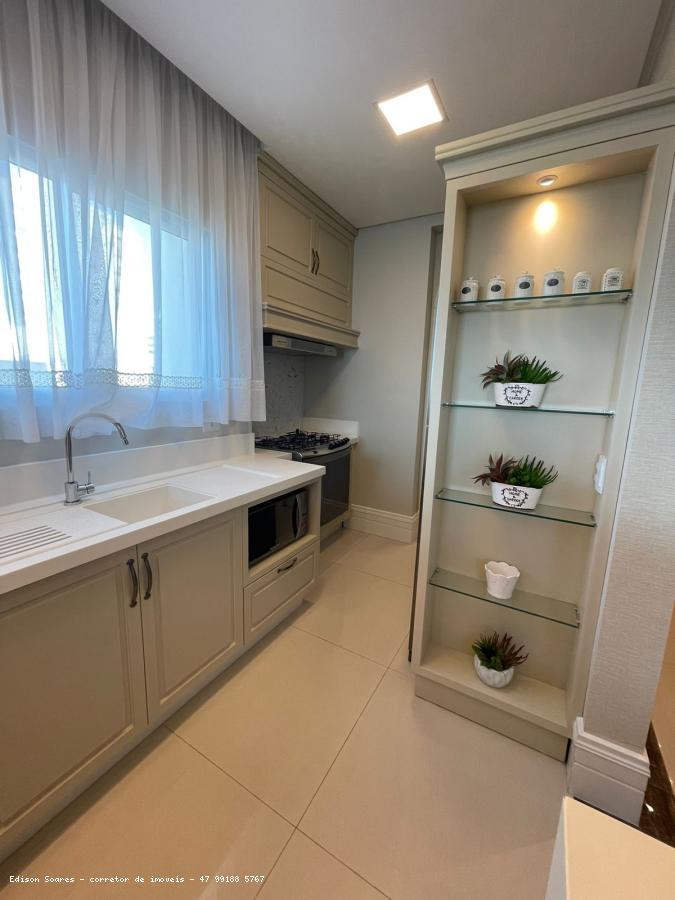 Apartamento à venda com 4 quartos, 157m² - Foto 17