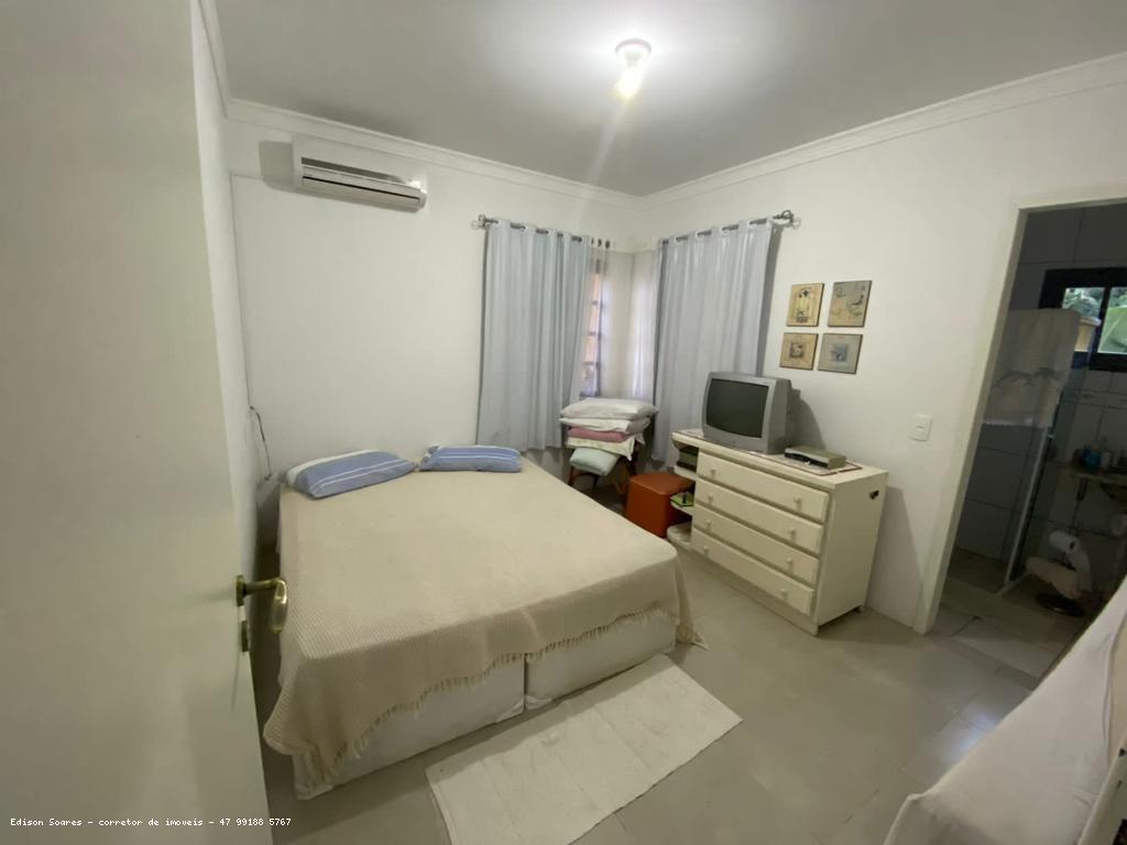 Casa à venda com 3 quartos, 230m² - Foto 14