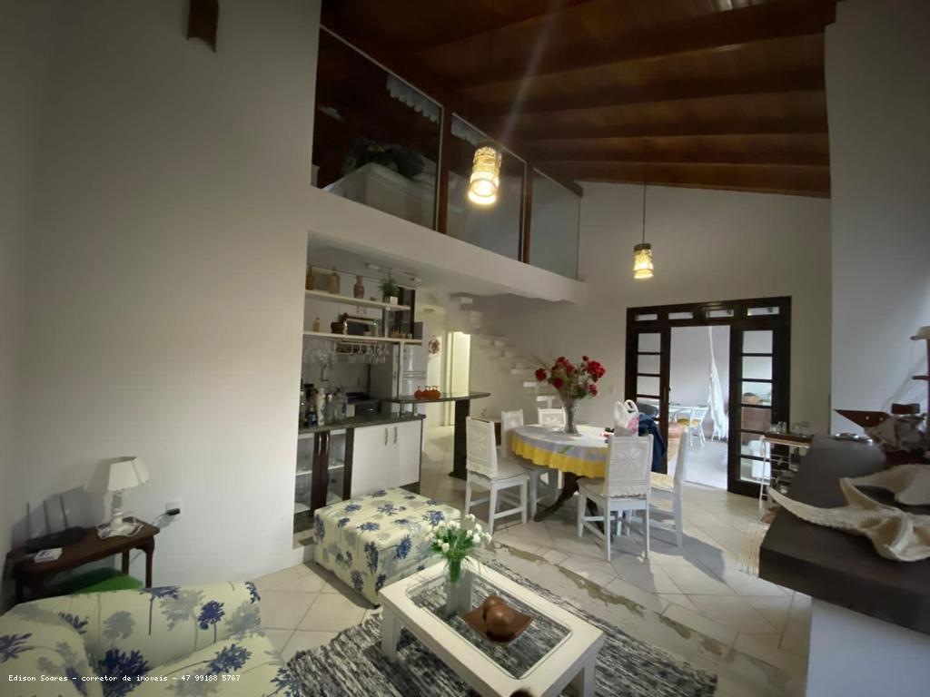 Casa à venda com 3 quartos, 230m² - Foto 3