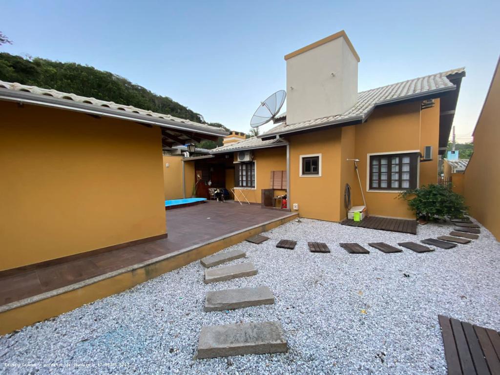 Casa à venda com 3 quartos, 230m² - Foto 4