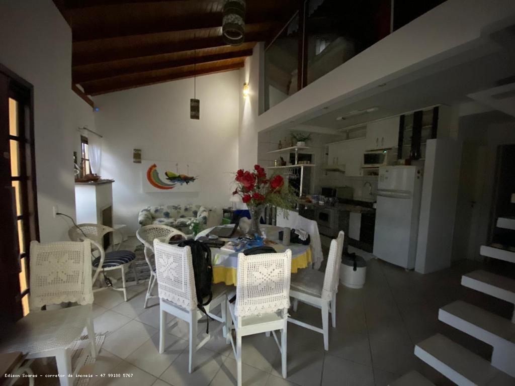 Casa à venda com 3 quartos, 230m² - Foto 9