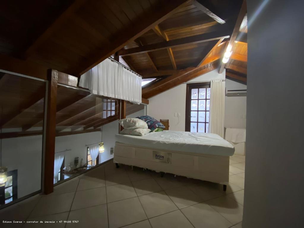 Casa à venda com 3 quartos, 230m² - Foto 11