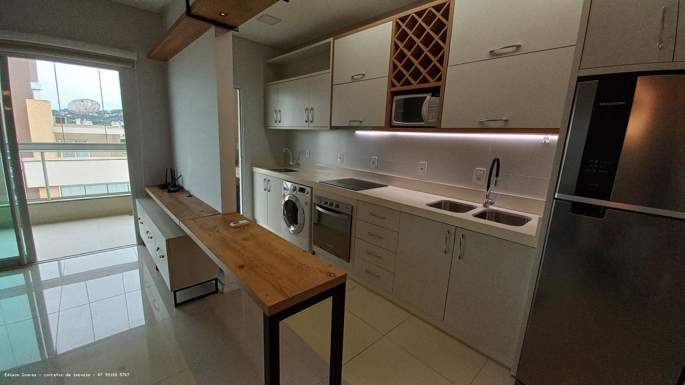 Apartamento à venda com 2 quartos, 82m² - Foto 3